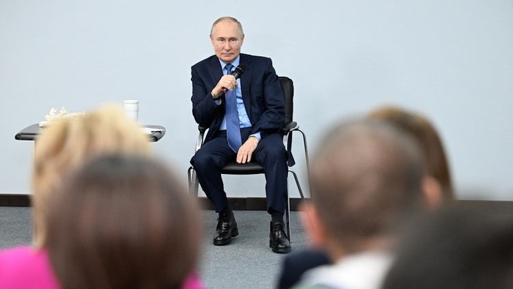 Tổng thống Putin thăm nơi chỉ cách Mỹ 80 km