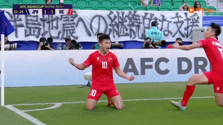 Xem 2 bàn thắng của Đình Bắc và Tuấn Hải vào lưới đội tuyển Nhật Bản, khán đài vỡ òa cảm xúc