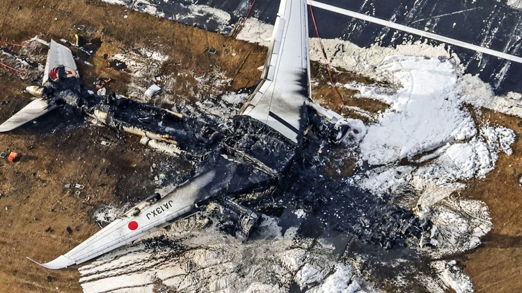 Nhân chứng kể cảnh 'sợ muốn chết' trong máy bay bùng cháy ở Nhật Bản