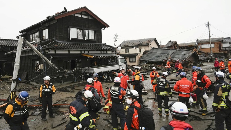 Cứu hộ động đất Nhật Bản cạn thời gian vàng