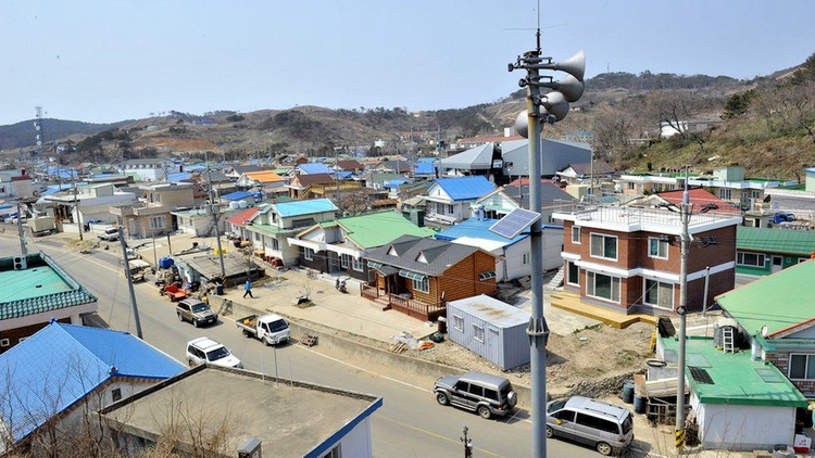 Hàn Quốc nói Triều Tiên bắn 200 quả đạn pháo về phía đảo tiền tiêu