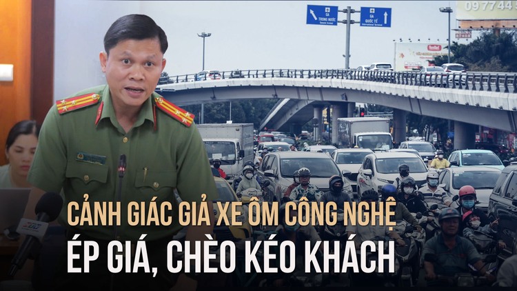 Cẩn thận trò giả xe ôm công nghệ, chèo kéo khách trước sân bay Tân Sơn Nhất