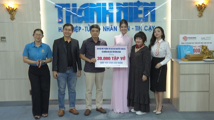 'Nối vòng tay ấm': Hoa hậu Nguyễn Thanh Hà tặng 30.000 tập vở cho học sinh