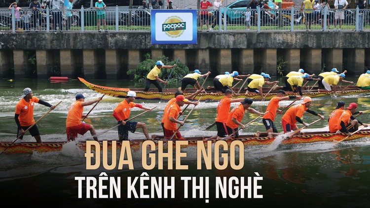 Lạ lùng đua ghe ngo ngay giữa trung tâm TP.HCM