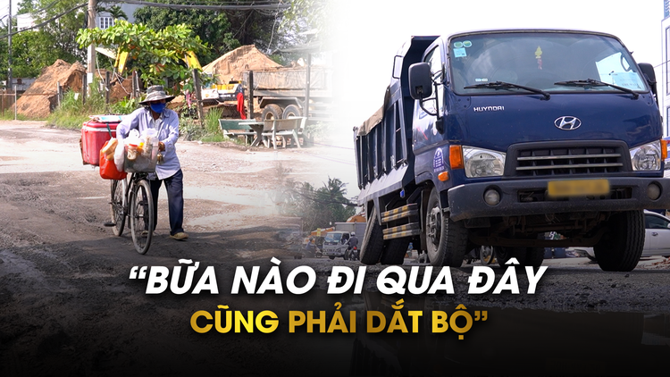 'Bẫy' chi chít trên đường Lò Lu, người dân chỉ dắt bộ, không dám chạy xe