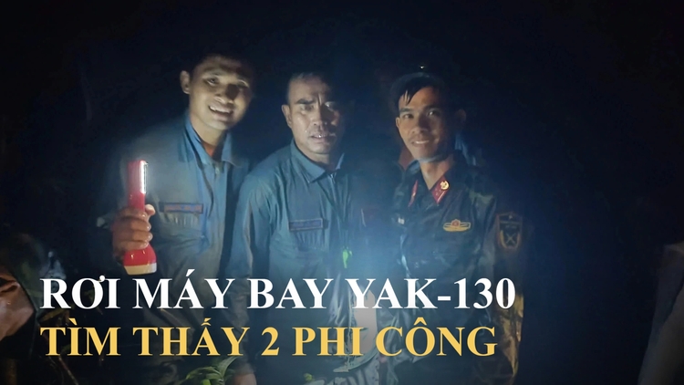 Máy bay quân sự YAK-130 rơi ở Bình Định: 2 phi công được đưa ra khỏi rừng