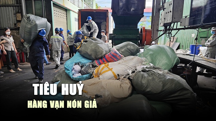 Cận cảnh tiêu hủy hàng vạn nón giả nhãn hiệu Nón Sơn, ước tính 40 tỉ đồng