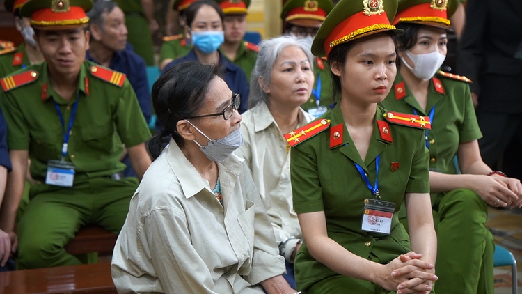 Trùm ma túy Oanh 'Hà' cùng 27 đồng phạm đối diện với án tử hình