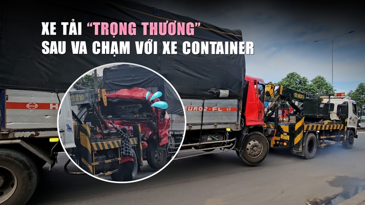 'Dìu' xe tải bẹp dúm ra khỏi hiện trường tai nạn trên Quốc lộ 22