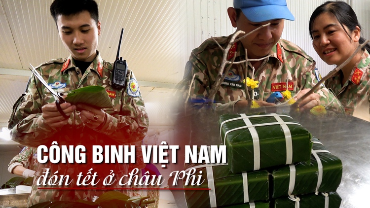 Công binh Việt Nam ở châu Phi thi gói bánh chưng đón tết