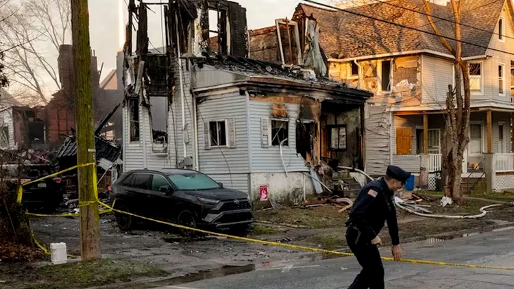 kèo trên là gì - Cháy nhà sau vụ nổ súng, gia đình họ Le 6 người thiệt mạng tại Mỹ