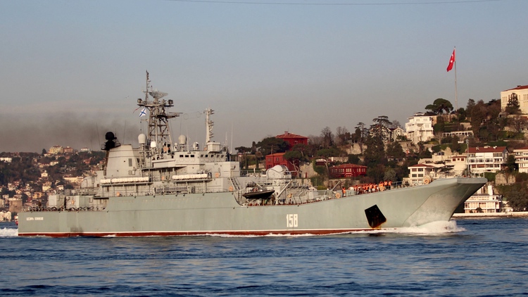 Xuồng tự sát Ukraine tấn công bầy đàn hạ chiến hạm Nga ở biển Đen