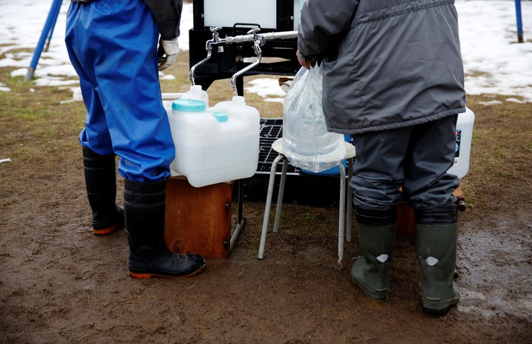 Một tháng sau động đất Nhật Bản, người sống sót vẫn thiếu nước