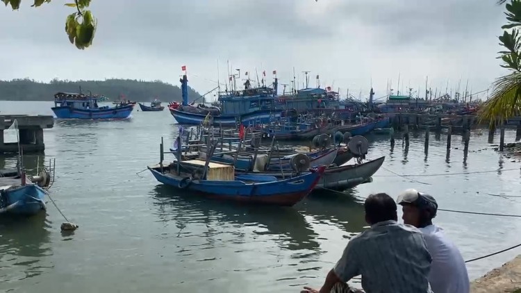 Chìm tàu cá tại Quảng Ngãi, 2 người mất tích, 1 người tử vong