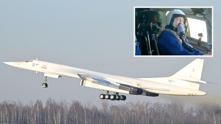 Tổng thống Putin đích thân bay trên oanh tạc cơ chiến lược Tu-160M