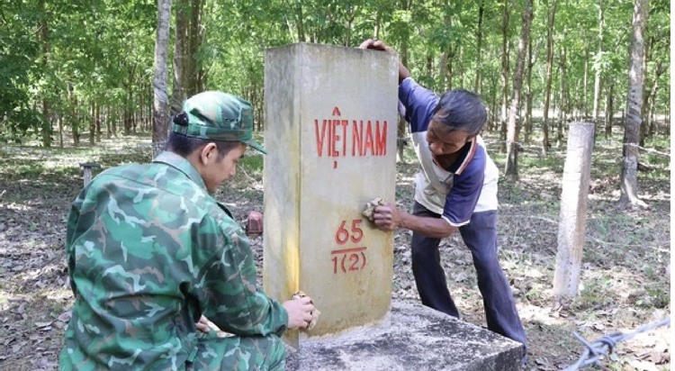 Người dân Bình Phước tham gia tuần tra, bảo vệ cột mốc biên giới
