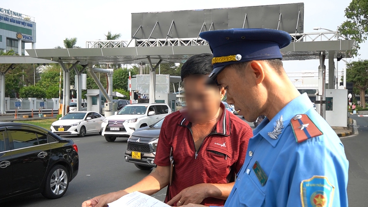 Bị phạt ngay cửa ngõ sân bay Tân Sơn Nhất vì không ký hợp đồng vận chuyển