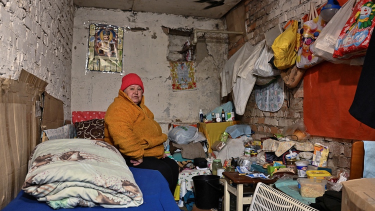 Cư dân tìm cách sống sót trong 'thị trấn chết' sát tiền tuyến Ukraine