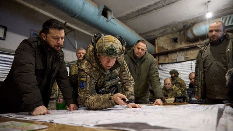 Tổng thống Ukraine nói chặn được Nga ở Donbass, chạy đua xây 2.000 km công sự