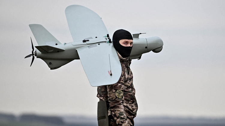 Ukraine dùng UAV bù đắp thiếu hụt đạn pháo, hiệu quả đến đâu?