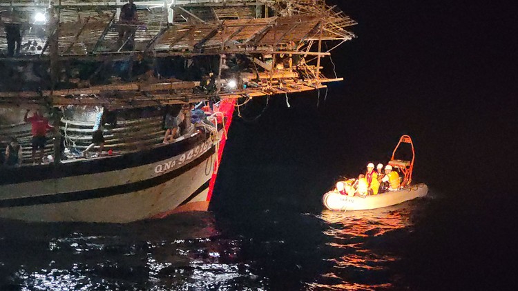 Ngư dân được cứu sống thần kỳ sau 28 giờ lênh đênh trên biển