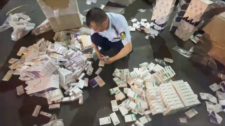 Chặn đứng lô tân dược bạc tỉ không giấy tờ ở sân bay Tân Sơn Nhất