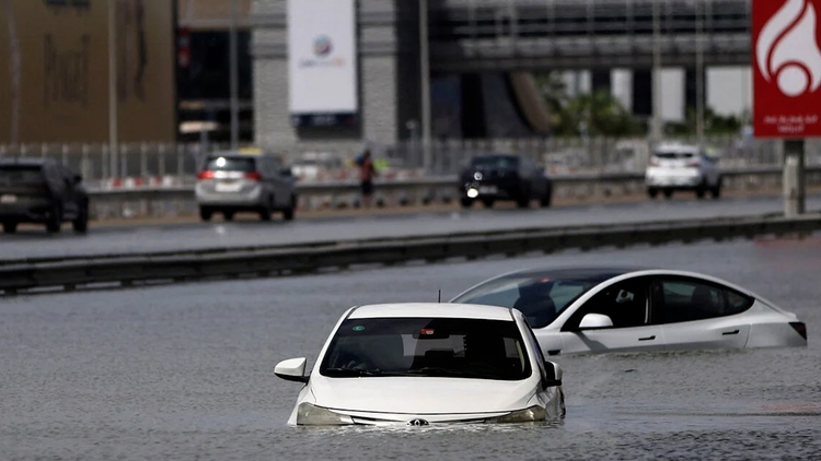 Mưa nhân tạo có gây ra bão lớn, ngập lụt ở Dubai?