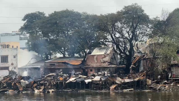 Xót xa cảnh hoang tàn tại kênh Tàu Hủ sau vụ cháy