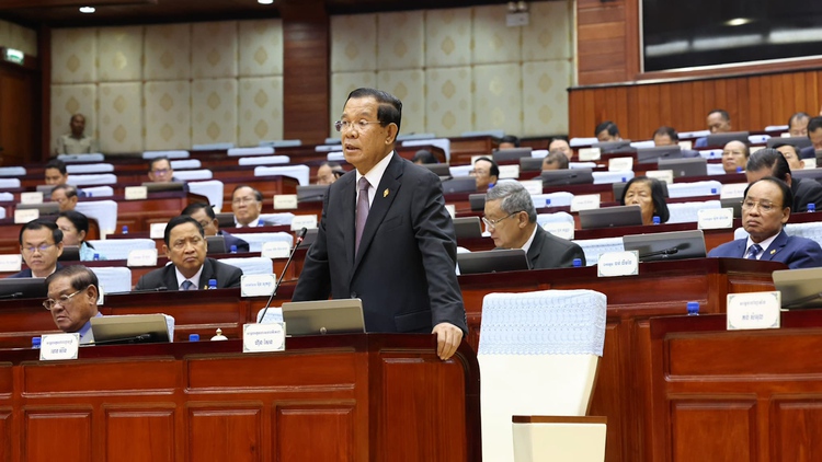 Ông Hun Sen chia tay quốc hội Campuchia nhưng hứa sẽ gặp lại