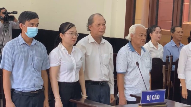 4 bị cáo CDC Tiền Giang nhận hơn 2 tỉ từ Việt Á được miễn hình phạt