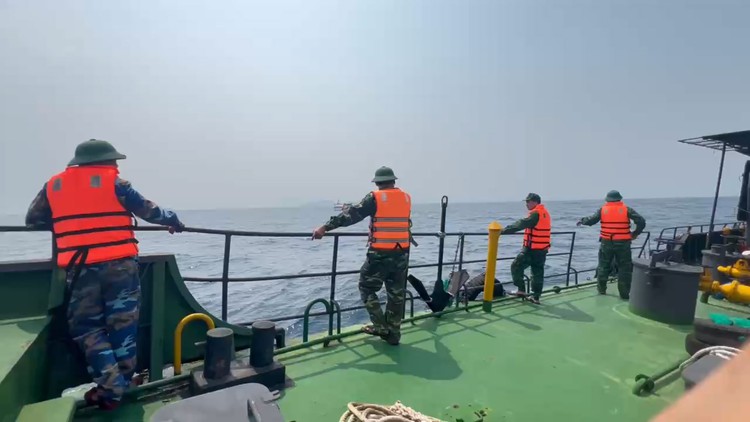 Đã tìm được 4 người mất tích trong vụ chìm tàu kéo sà lan ở Lý Sơn