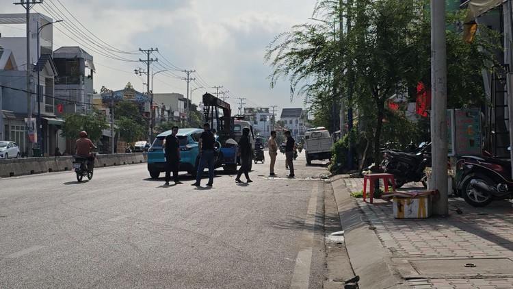 Ngày nghỉ lễ hú hồn của người đàn ông suýt bị taxi tông trúng