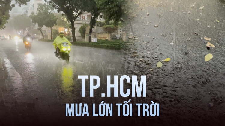 TP.HCM mưa lớn tối trời, sấm chớp nhiều nơi