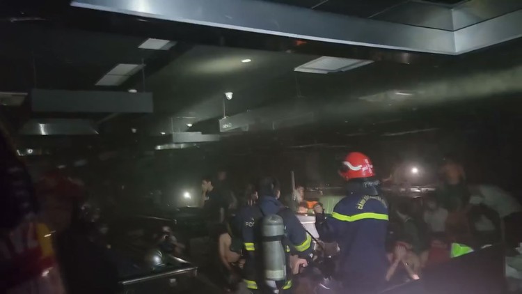 Giải cứu hơn 50 người trong vụ cháy phòng gym ở Hà Nội