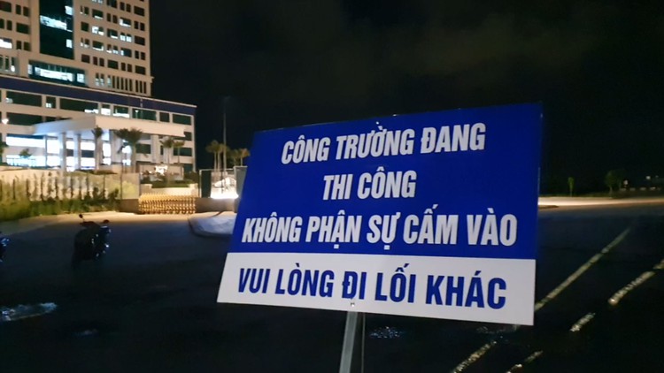 Quảng Bình: Người dân hoang mang vì đường vào bệnh viện bị chặn