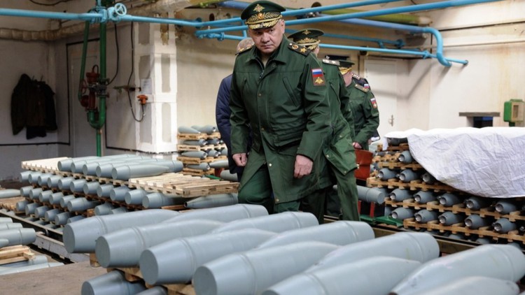 Đạn pháo Nga ra lò vừa nhanh vừa rẻ hơn NATO