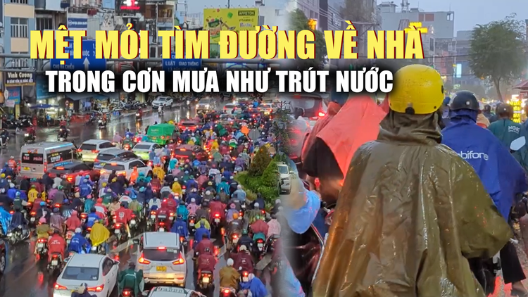 Mưa như trút nước giờ tan tầm: Người dân hứng trọn 'combo' tắc đường, dầm mưa