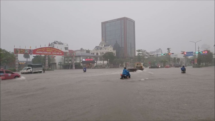 Mưa lớn gây ngập lụt ở Hải Phòng, Quảng Ninh, Hà Giang 'không bất thường'