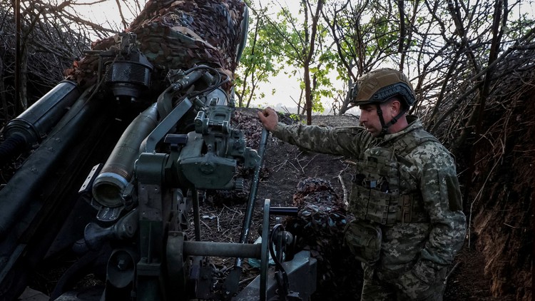 Vũ khí phương Tây đổ ra tiền tuyến, binh sĩ Ukraine nói vẫn chưa đủ