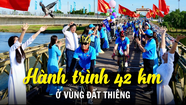 Hào hùng đoàn xe diễu hành Vì hòa bình: Hành trình 42 km ở vùng đất thiêng