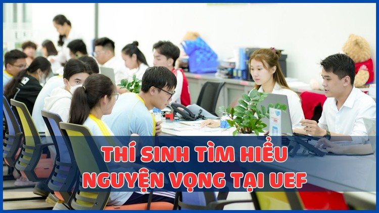 Thí sinh tìm hiểu nguyện vọng và thi tiếng Anh trải nghiệm miễn phí tại Trường ĐH Kinh tế - Tài chính TP.HCM 