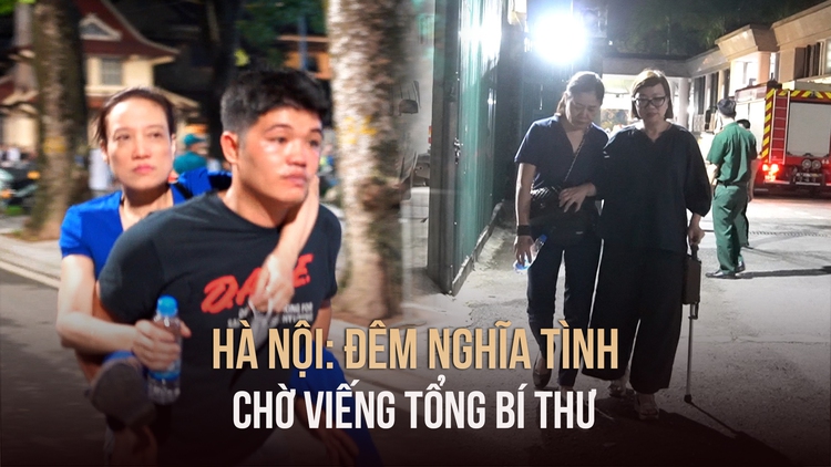 Bạn già dìu nhau, cháu cõng cô nửa đêm chờ viếng Tổng Bí thư Nguyễn Phú Trọng