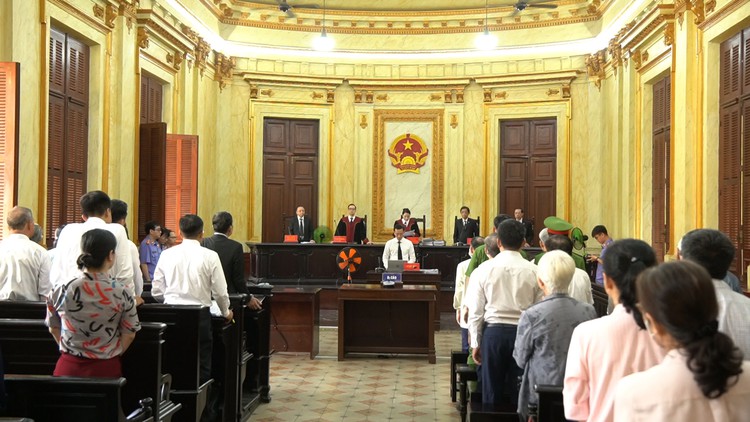 8 cựu lãnh đạo Tổng công ty địa ốc Sài Gòn hầu tòa vì gây thiệt hại 45 tỉ đồng