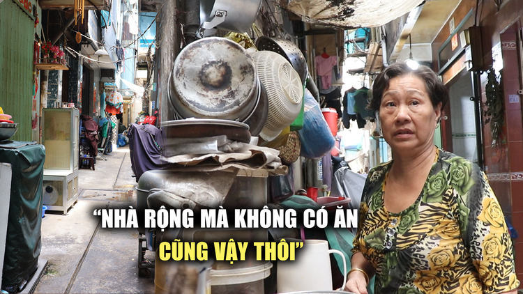 Cuộc sống khó tin ngay trung tâm TP.HCM: Có nhà nhưng không thể ngủ, xếp ghế nằm ngoài lối đi