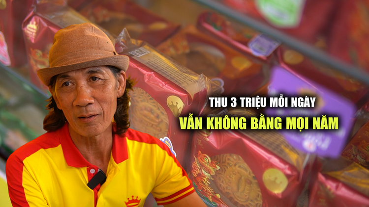 Bán bánh trung thu sớm: Thu vài triệu mỗi ngày, chủ sạp 'than' không bằng mọi năm