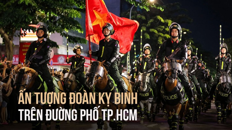 Đoàn kỵ binh xuất hiện ở trung tâm TP.HCM trong đêm diễn nghệ thuật