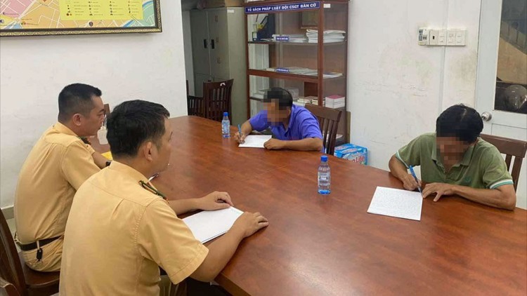 CSGT xử phạt tài xế xe buýt đánh nhau với tài xế xe ôm công nghệ