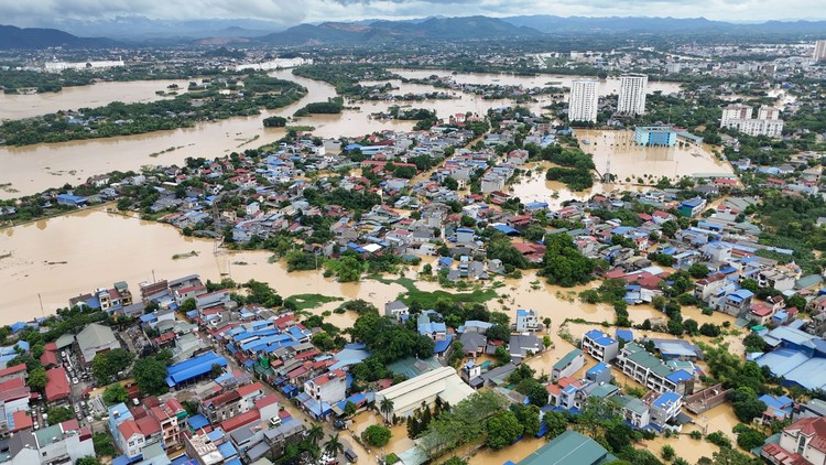 [FLYCAM] Toàn cảnh ngập lụt ở Thái Nguyên sau bão số 3 (Yagi)