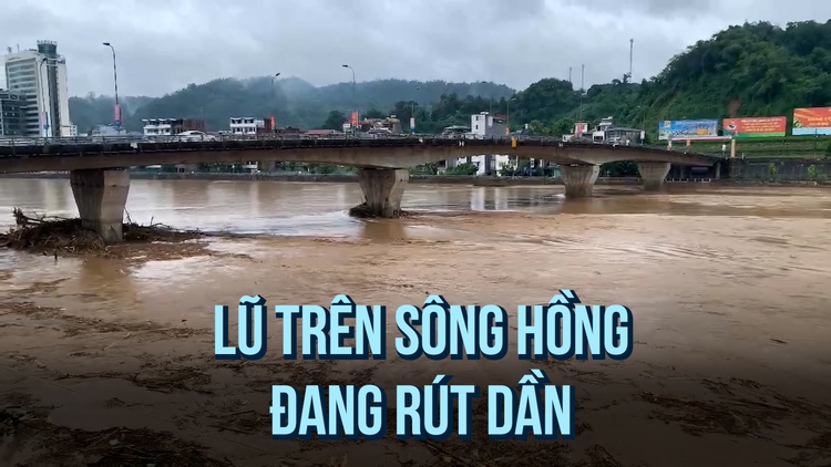 Lũ trên sông Hồng vẫn trên 11 mét, nước đang rút dần