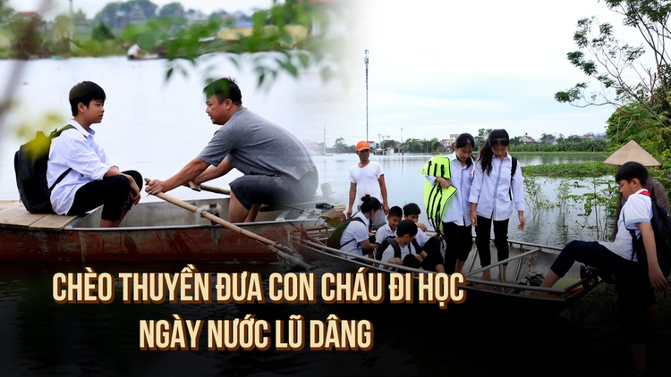 Người Hà Nội chèo thuyền đưa con cháu đi học ngày lũ sông Bùi dâng cao